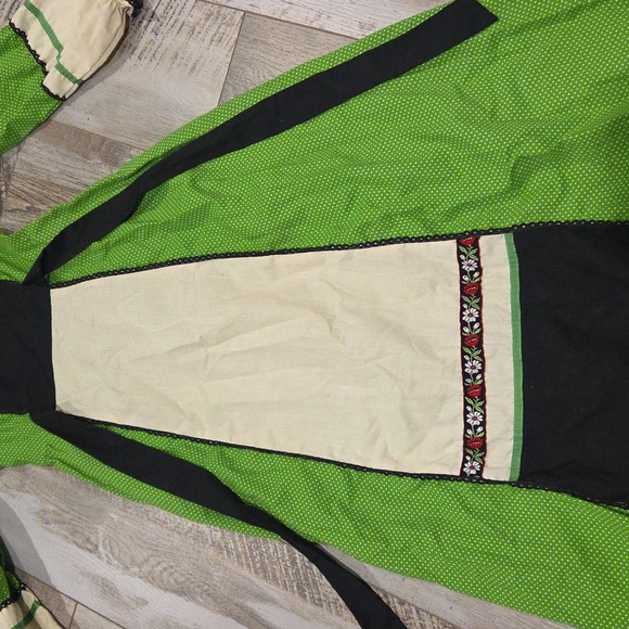 Vintage Green and Black Long Sleeve Dress - Picture 15 of 17